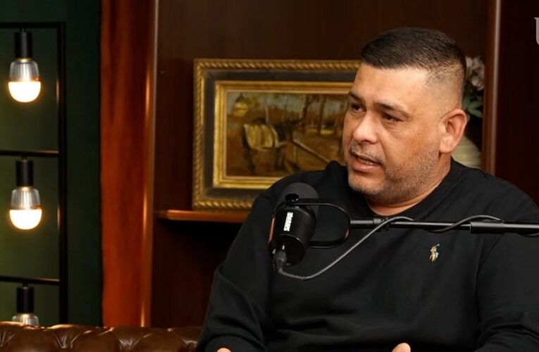 Gyermekkatonák és politikai szatírok: Ábrahám Róbert leleplezte a Tisza-koncert valódi arcát