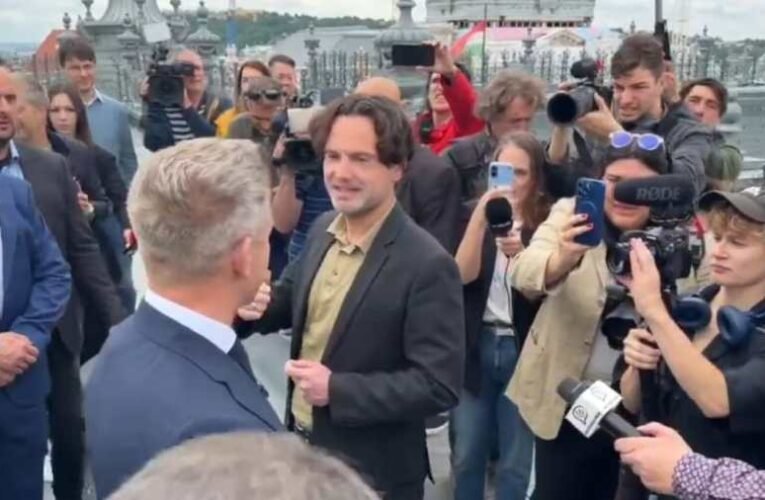 „A gatyámnál fogva kilógathatsz a zászlórúdra” – Magyar Péter kirúgta Havasi Bertalant, de a bíróság még hátravan