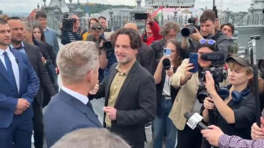 Havasi Bertalan a Karmelitában Magyar Péterrel szócsörtézik