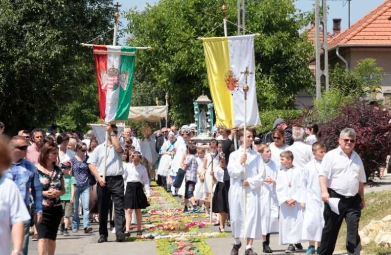 Stoffán György: Nem politizálni és gyűlölködni kellene, hanem bűnbánatot tartani!