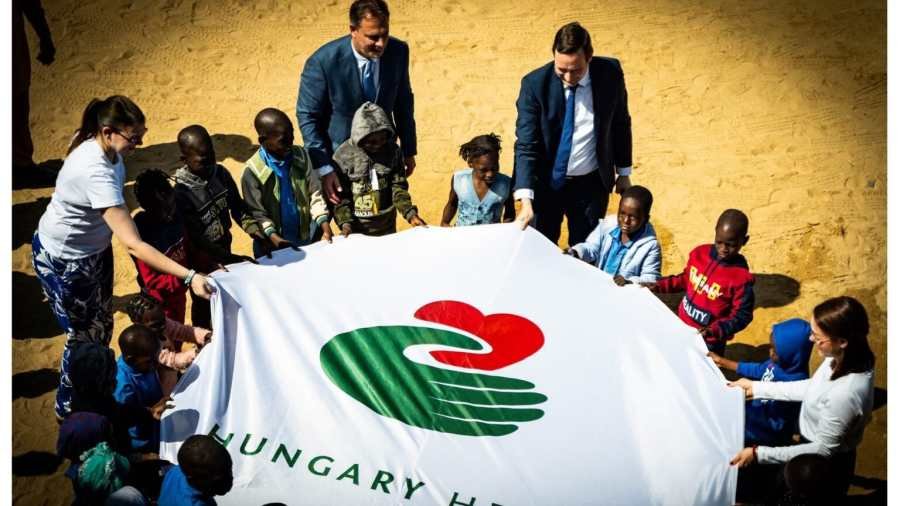 Hungary Helps, Azbej Trisztán