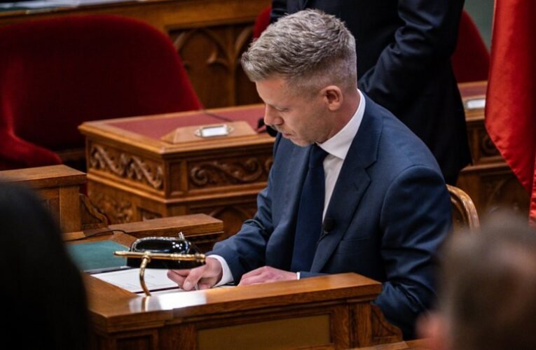 Százak Tanácsa figyelmeztet: Magyar Péter és Sulyok Tamás - a kétharmad nem írja felül az Alaptörvényt - NIF