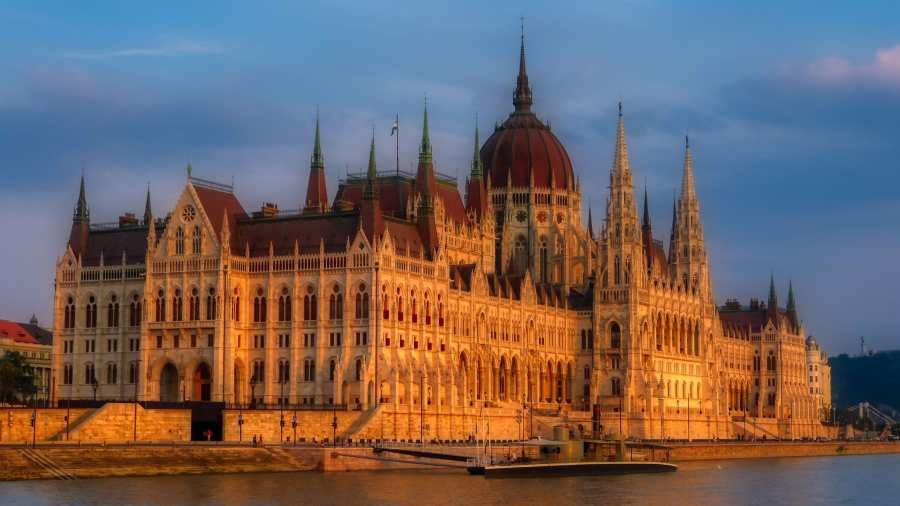 Kormányváltás, Országház