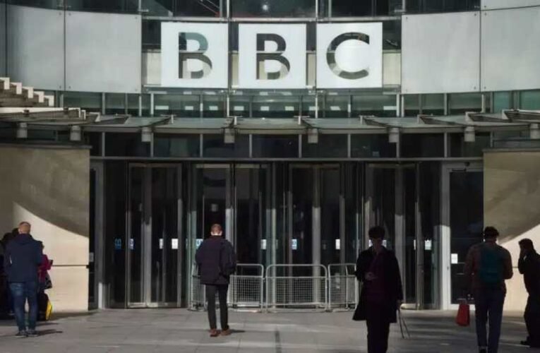 Kegyeletsértő premier: A nemzeti gyásznapon indult el a BBC Magyarul, hogy azonnal a magyar családokat támadja