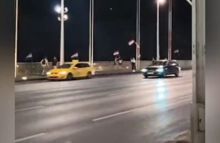 Totális háborút indítottak a hazafiság ellen: magyar lobogókat gyaláztak és hajítottak a Dunába Budapesten (videó)