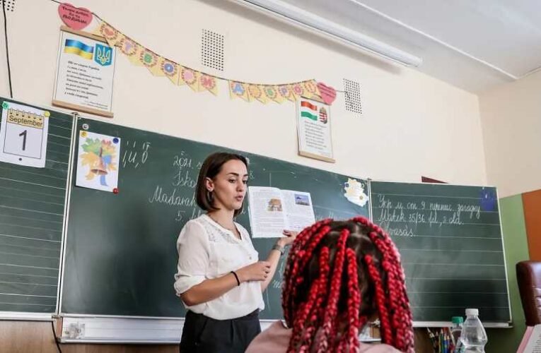 Ukrajna ismét megszegi az ígéretét: a kárpátaljai magyar gyerekek oktatása és identitása a tét