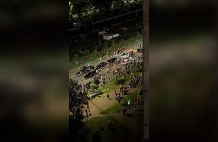 Könnygázzal támadtak a rendőrök az erőszakos mozgósítás ellen tüntetőkre Kijevben (+VIDEÓK)