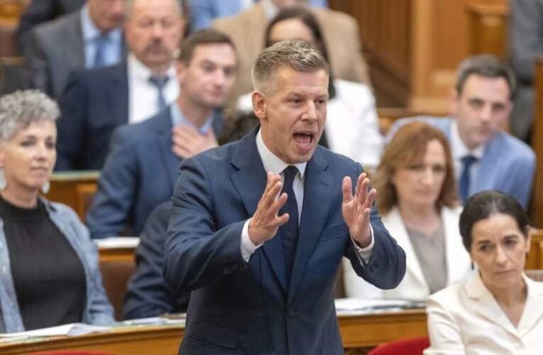 Totális beégés: védeni akarta a főnökét, de sikerült listáznia Magyar Péter összes hazugságát