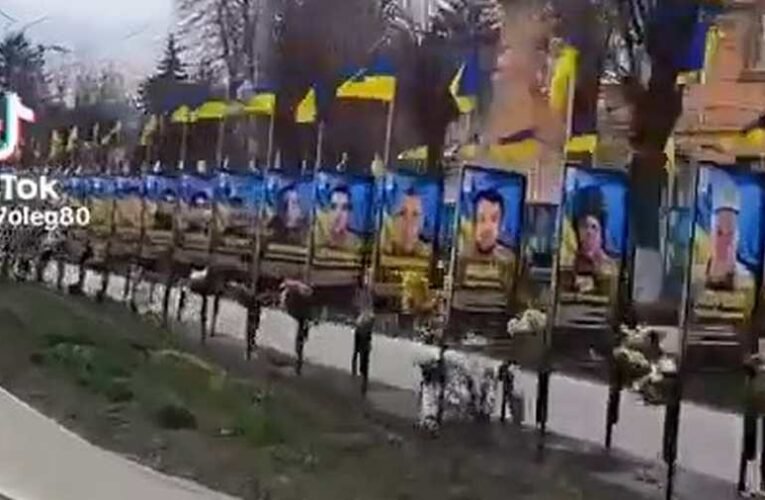 Temetővé vált egy 23 ezres ukrán kisváros: özvegyek és apátlan gyerekek maradtak a fronton elesettek után