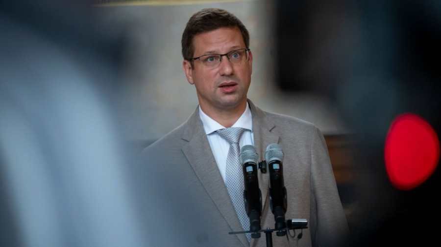 Gulyás Gergely szembesítette Magyar Pétert a parlamentben