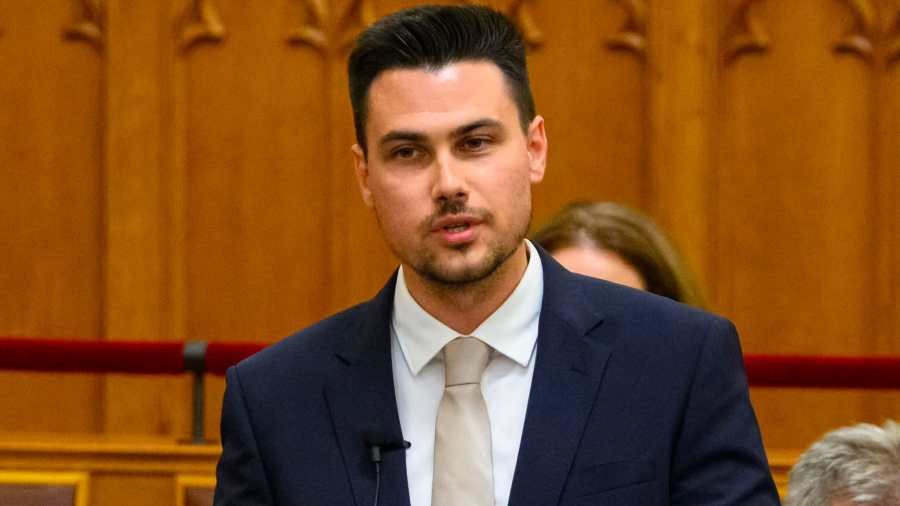 Szűcs Gábor a parlamentben leplezte le Magyar Péter hazugságait