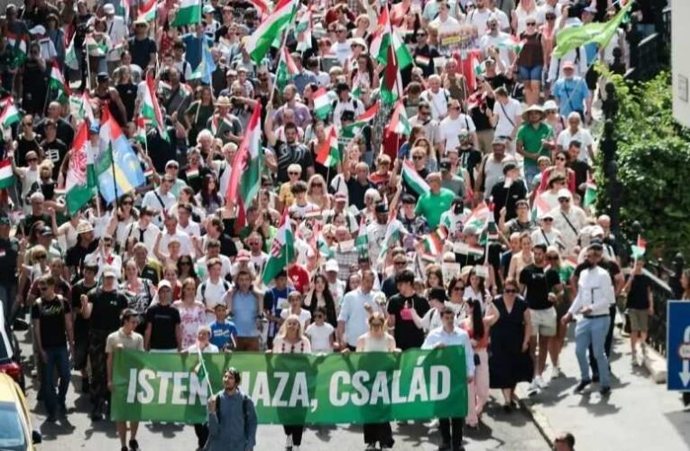 Ezrek vonultak a hagyományos családi értékekért Budapesten – a kormánymédia inkább hallgatott