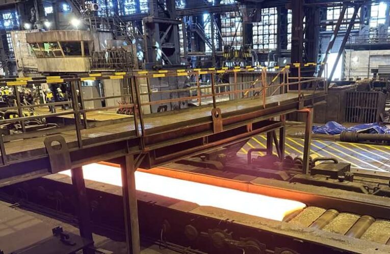 Botrány: 27 ezer állás forog kockán - Magyar Péter kormánya két hónapja néma a munkaügyekben, miközben sorra zárnak be a gyárak - 27 ezer állás Dunaferr Nestlé elbocsátás - kormány hallgat