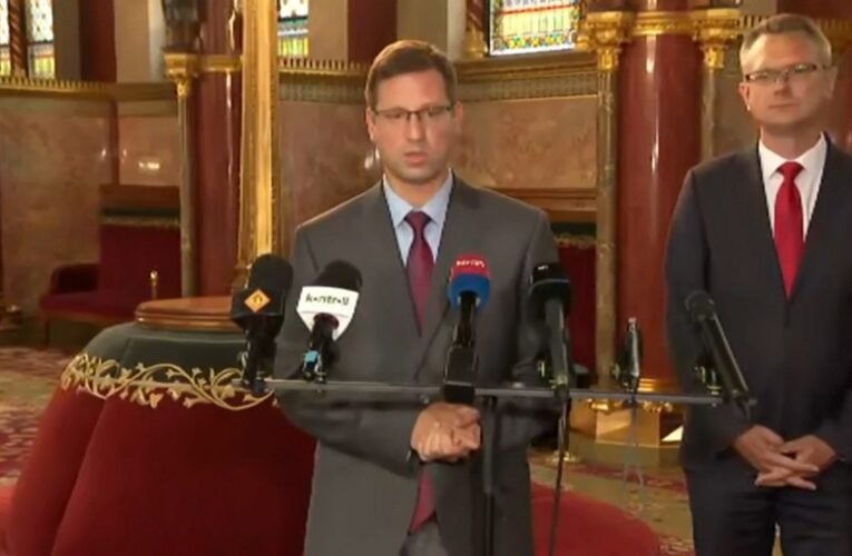 Önkény: Gulyás Gergely és Rétvári Bence világos választ adott a globalista tervekre