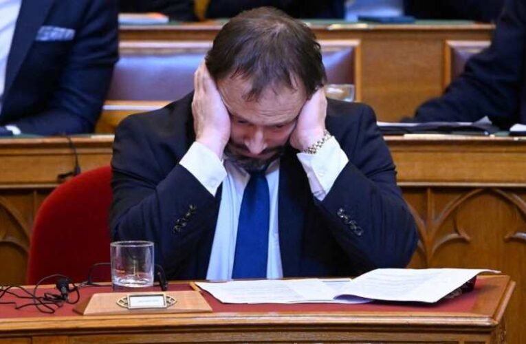 Magyar Péter elképesztő ankarai sarca: a hadseregre megy a pénz, Kármán András beleszédült a matekba