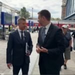 Videón a népítélet: Leköpték az utcán Magyar Pétert!