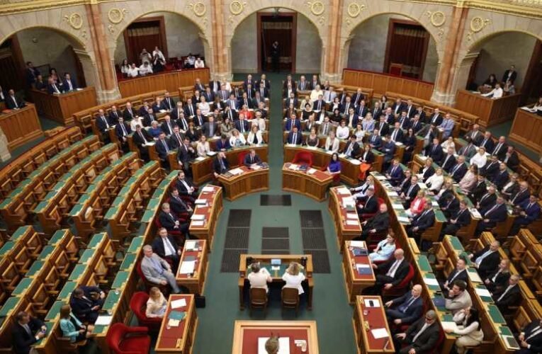 Ma a Tisza Párt kútba dobta a demokráciát Magyarországon