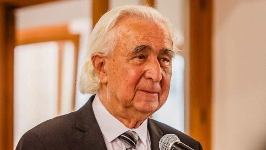 Pilhál György: Béla bácsi „szerencséje” – 58 év szolgálat Veresegyház élén (Pásztor Béla)