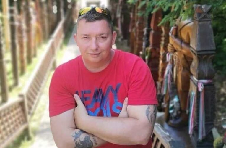 Újabb szintet lépett az önkény és a megfélemlítés: hajnali rajtaütéssel vitték el otthonából Szakács Istvánt