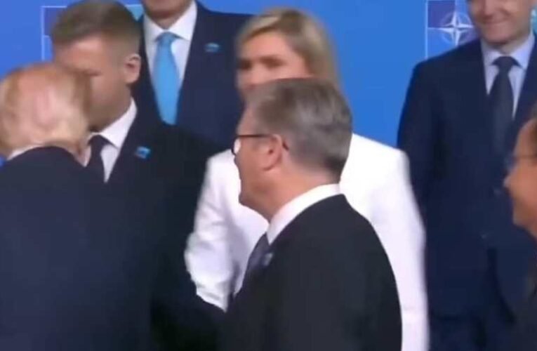 Kínos jelenet a NATO-csúcson: Donald Trump levegőnek nézte a zavartan feszengő Magyar Pétert