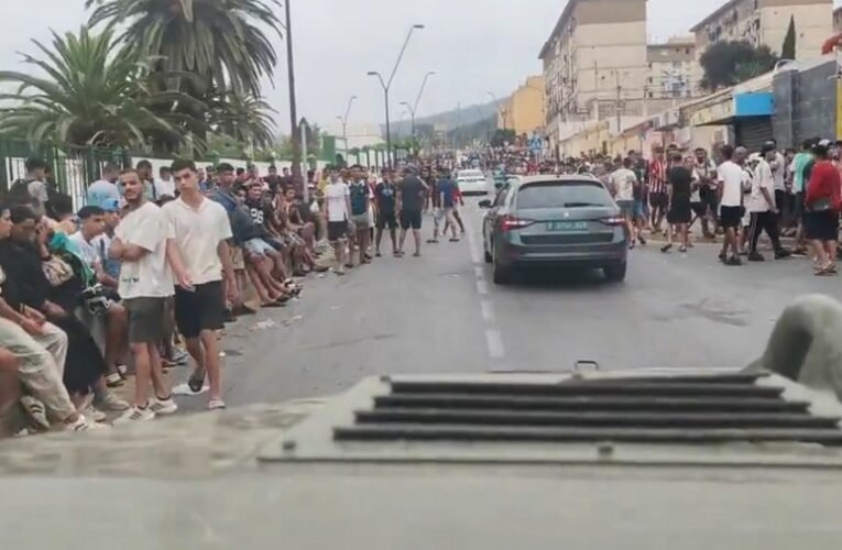 Ostromállapot Ceutában: Káosz, nemi erőszak és háborús hangulat a spanyol határon (videók)