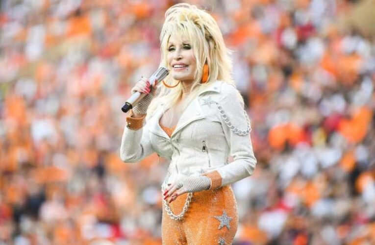 Elhunyt Dolly Parton, a countryzene legendás nagyasszonya