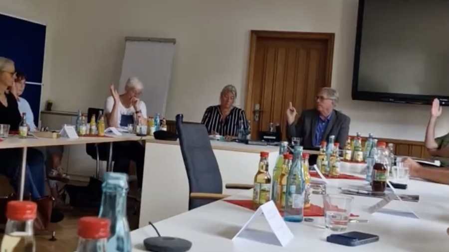 Gestapós módszer: A német állam - attól tartva, hogy nyernek a választásokon, megtiltja az AfD jelöltjeinek indulását / Gestapos módszer: kitiltják az AfD jelöltjeit