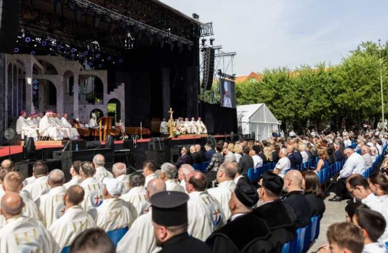 Stoffán György: A mohácsi vitézkötés…
