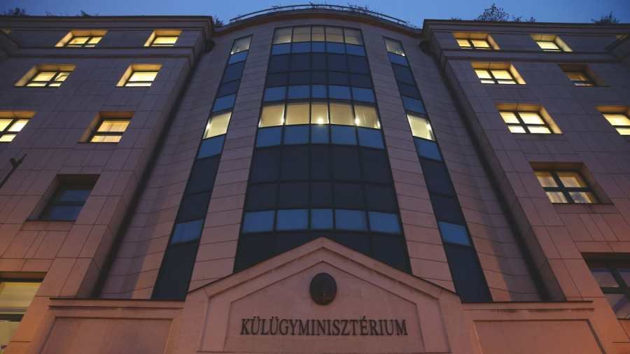 Home office-ból nem lehet hazát menteni – szégyelld magad, Orbán Anita! | NIF