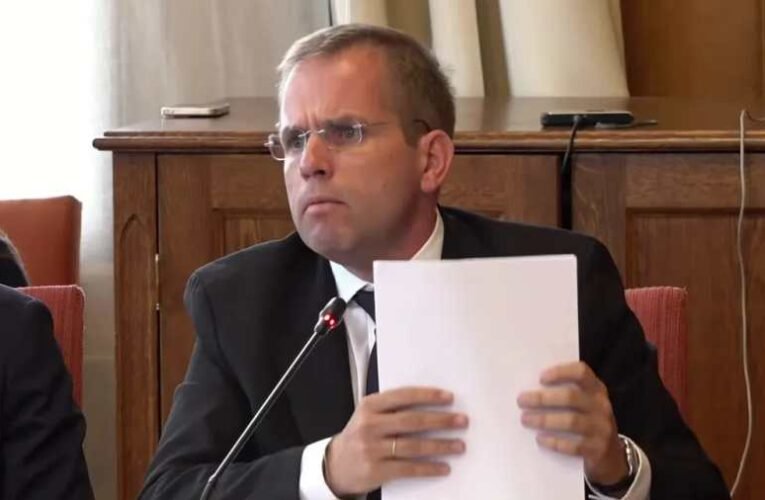 Újabb leszámolás: Ruff Bálinték térképre tették, kiket akarnak tönkretenni