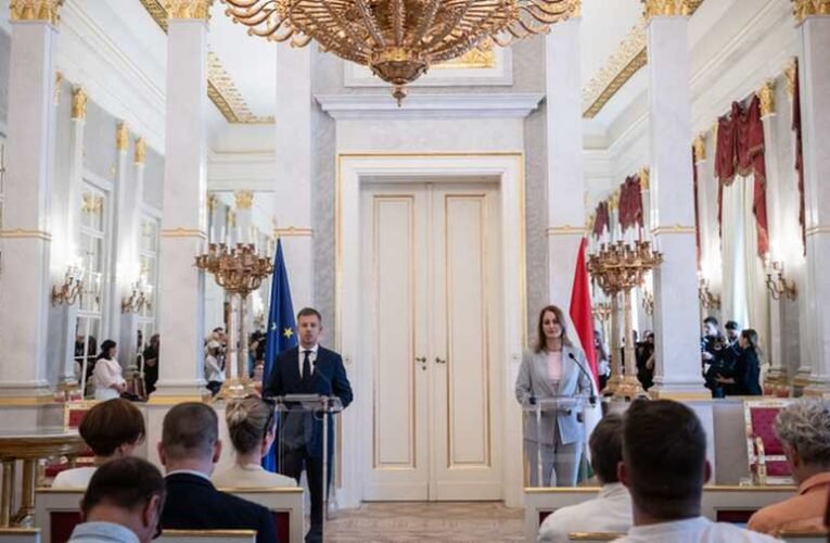 Sajtótájékoztató a Sándor-palotában: Magyar Péter beismerte, Pakson már csak egy turbina üzemel