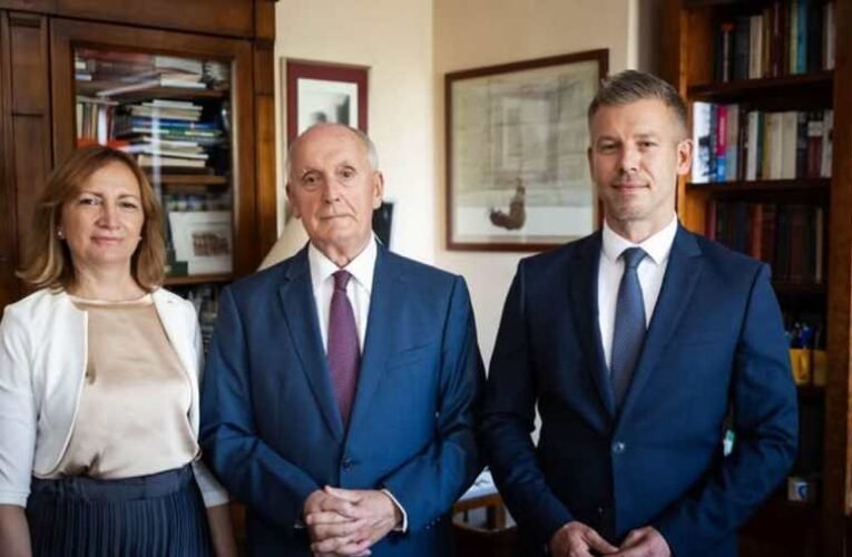 A 2006-os áldozatok rehabilitációja ellen ágált: Itt a pőre igazság Baka Andrásról, a Tisza államfőjelöltjéről
