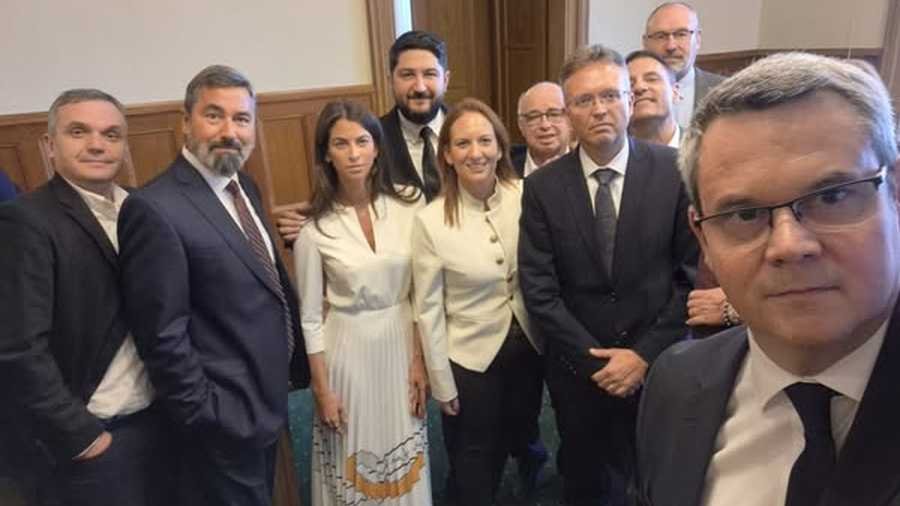 Így "bujkál" Hankó Balázs: Takács Péter fotóval cáfolta a baloldali állításokat | NIF
