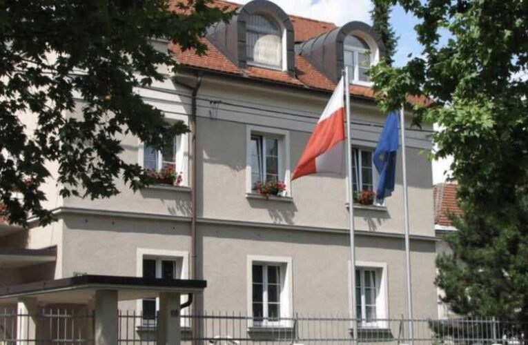 Diplomáciai botrány Szlovéniában: lengyel tisztviselő zuhant ki a harmadik emeletről, a helyi rendőrséget nem engedték be