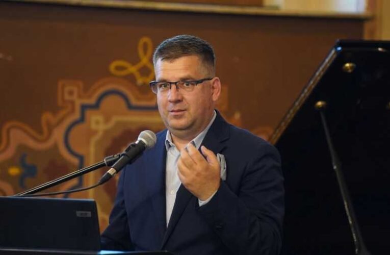 „Nem tudom értelmezni a gyanút” – Seszták Miklós a mentelmi jog felfüggesztése után azonnal bement vallomást tenni