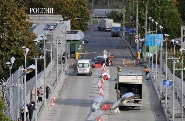 Új idők disszidense: Észtországból Oroszországba menekült egy férfi a határkapun átmászva