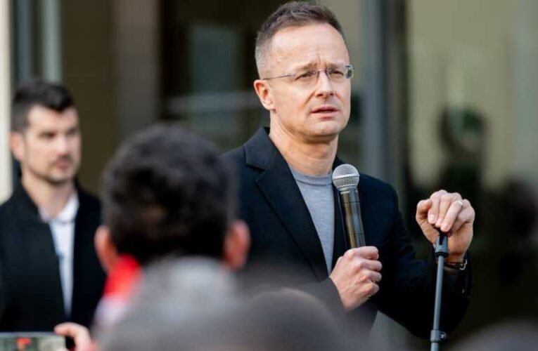 Szijjártó Péter felmentve: a rendőrség szerint nem történt bűncselekmény a diplomata-útlevelek kiadásakor